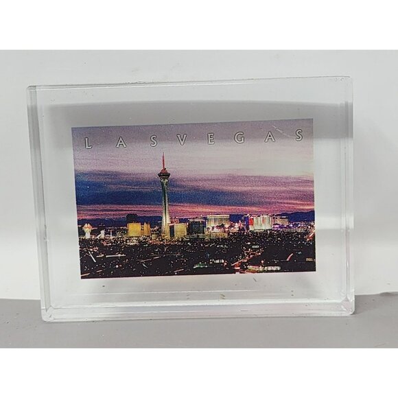 Vintage Las Vegas Skyline Acrylic Paperweight With Stunning Cityscape‎ Design - Picture 1 of 9